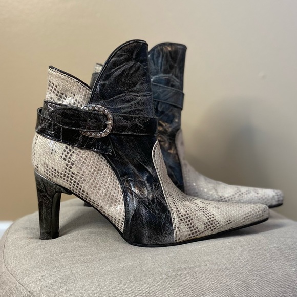 ❤️ Dos de Oro Boots - Picture 13 of 16